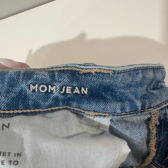 American Eagle Strigid Ripped Mom Jean - Size 14 LONG - Picture 2 of 4